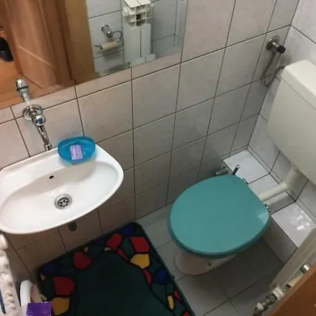 Ismeta Mujezinovica 40 *